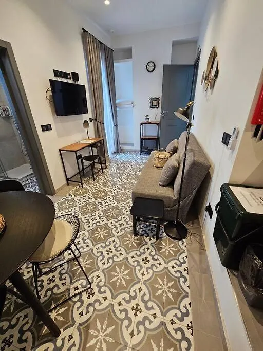 Iris -Paola Modern Townhouse Apartment Malta