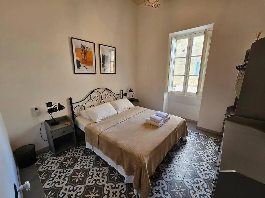 Iris -Paola Modern Townhouse Apartment Paola