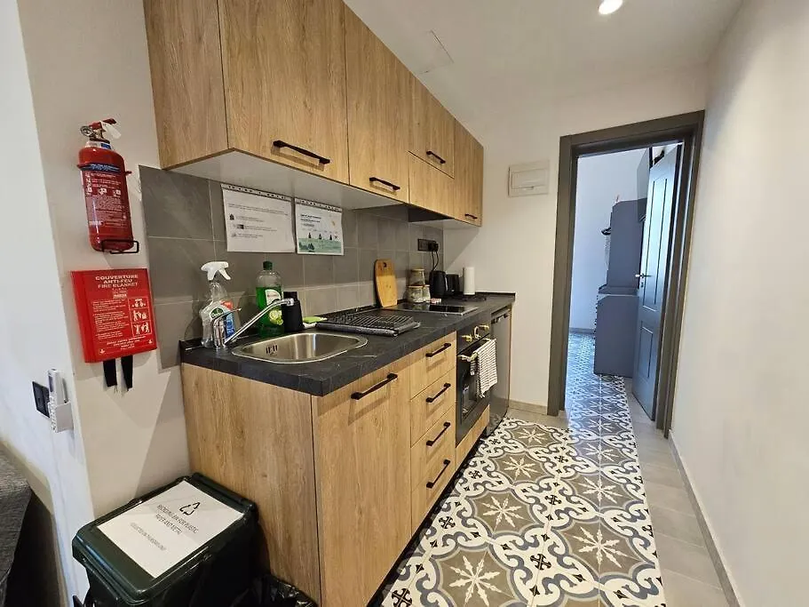 Iris -Paola Modern Townhouse Apartment Malta