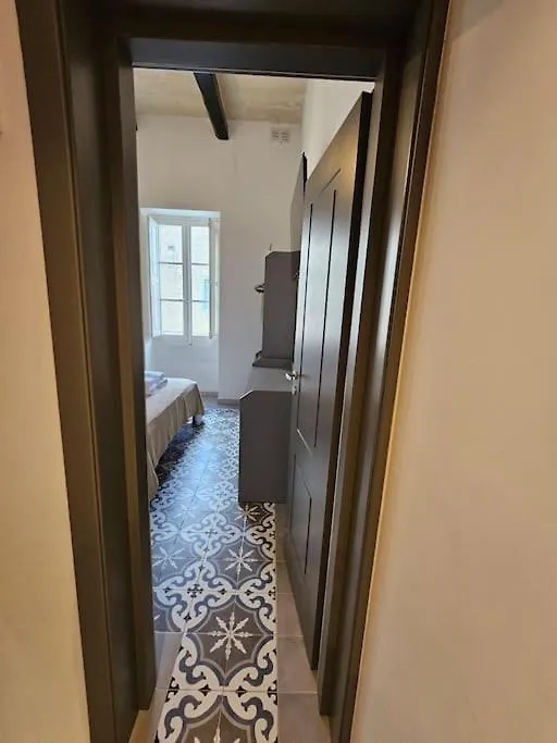 Iris -Paola Modern Townhouse Apartment