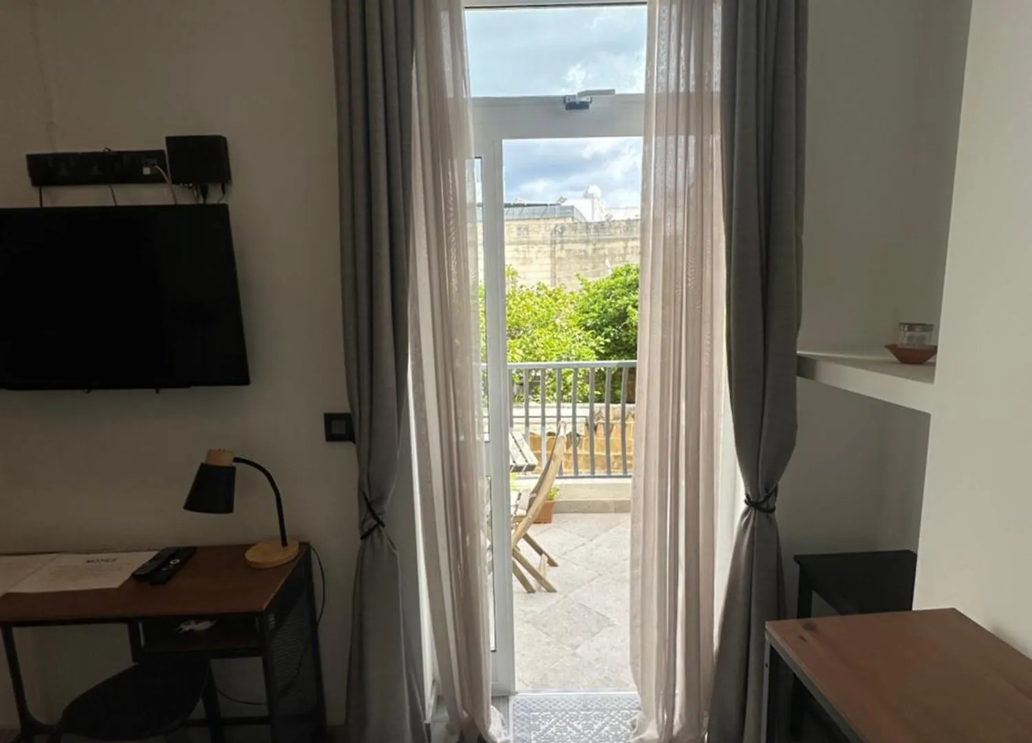 Iris -Paola Modern Townhouse Apartment Malta